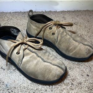 Nice men’s leather shoes , Merrell brand , size 8.5 good shoes n comfortable